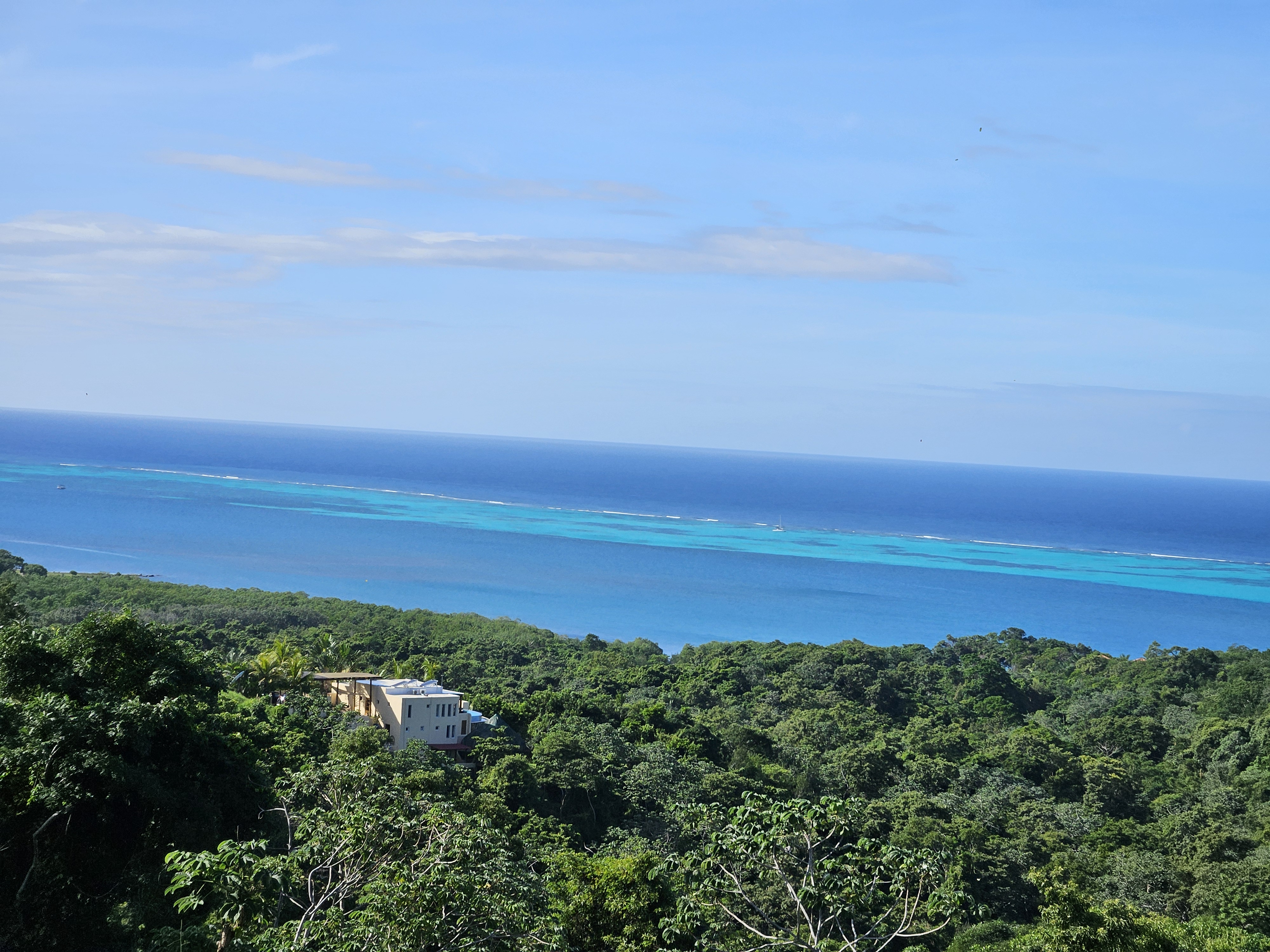 Scenic view of Roatan coastline and reef